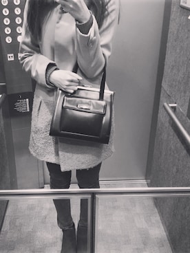 「Yves Saint Laurent rive gauche（イヴサンローランリヴゴーシュ）のアイテム（ハンドバッグ）」を使った、リナさん（レディース・165cm）の冬コーディネート