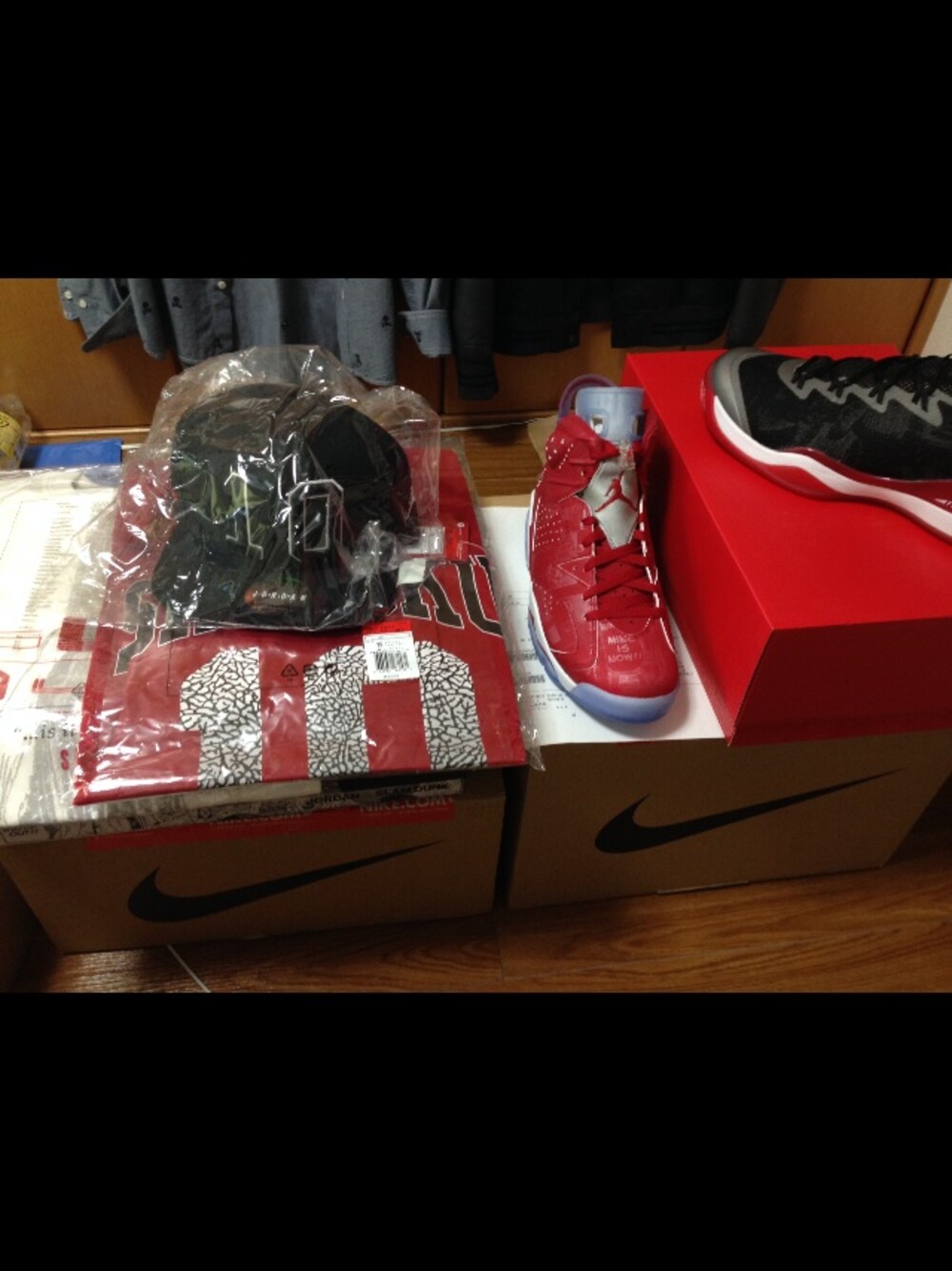「AIR JORDAN、slamdunk、supreme、PIGALLE、patta、tisci」｜「AIR JORDANのアイテム（スニーカー、レッド系）」を使った、まっくんさん（メンズ・180cm）の秋コーディネートの1枚目の写真