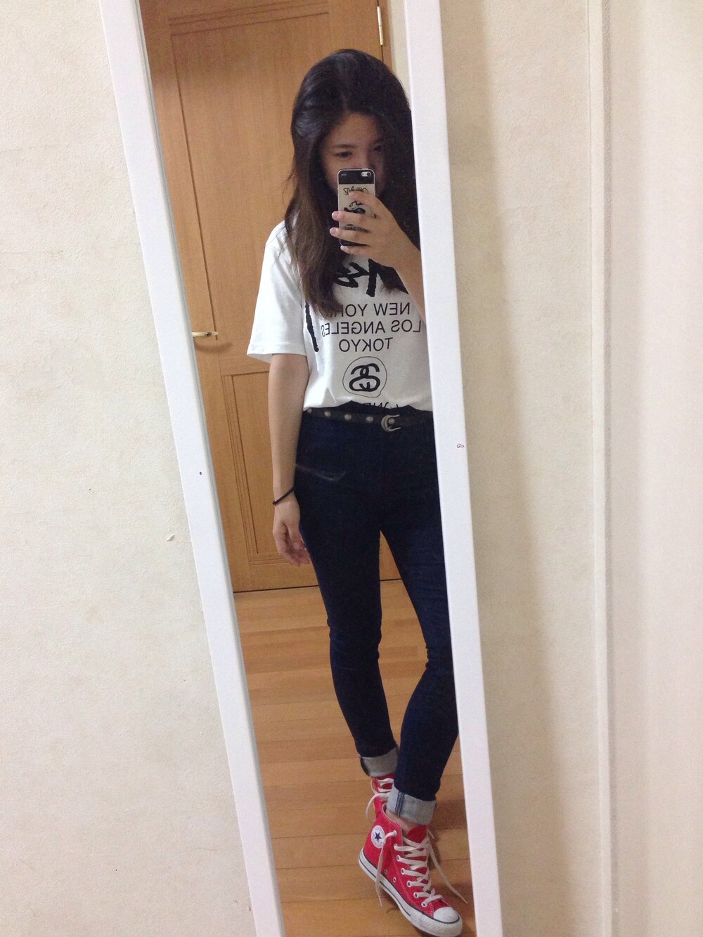「STUSSYのアイテム（Tシャツ/カットソー、ホワイト系）」を使った、みかめっとさん（レディース・155cm）の夏コーディネートの1枚目の写真