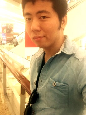 「H&M（エイチ・アンド・エム）のアイテム（シャツ/ブラウス、ブルー系）」を使った、孙振さん（メンズ・181cm）の春コーディネート