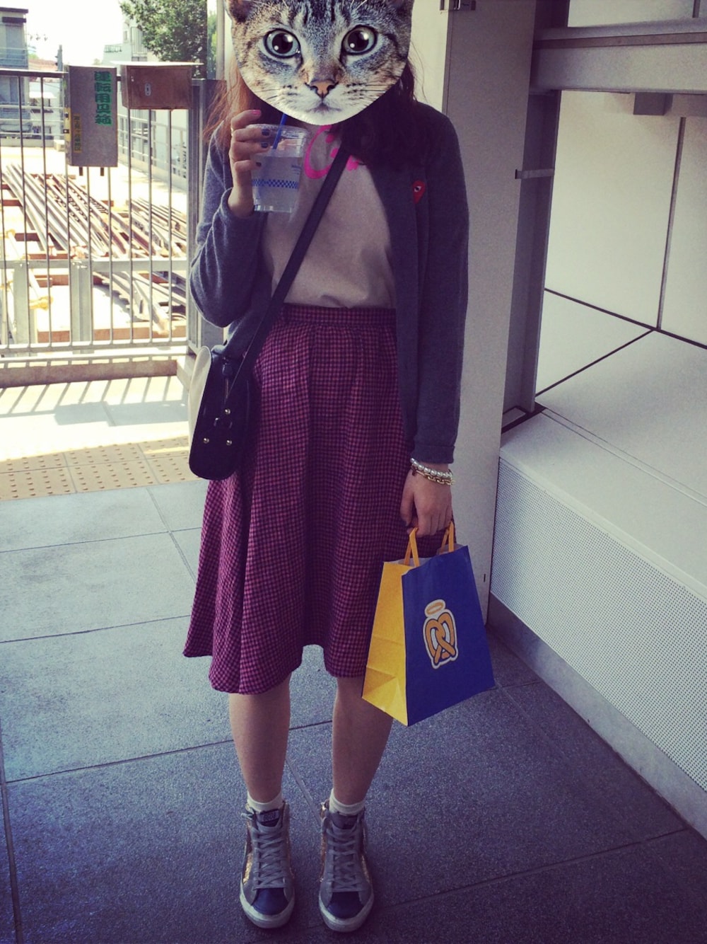 「COMME des GARCONS、ｂｕｌｌｅ　ｄｅ　ｓａｖｏｎ、GOLDEN GOOSE、A.P.C.、luckychouette」｜「A.P.C.のSac demi-lune 14P（ショルダーバッグ、ブルー系）」を使った、helloimyshさん（レディース・174cm）の夏コーディネートの1枚目の写真