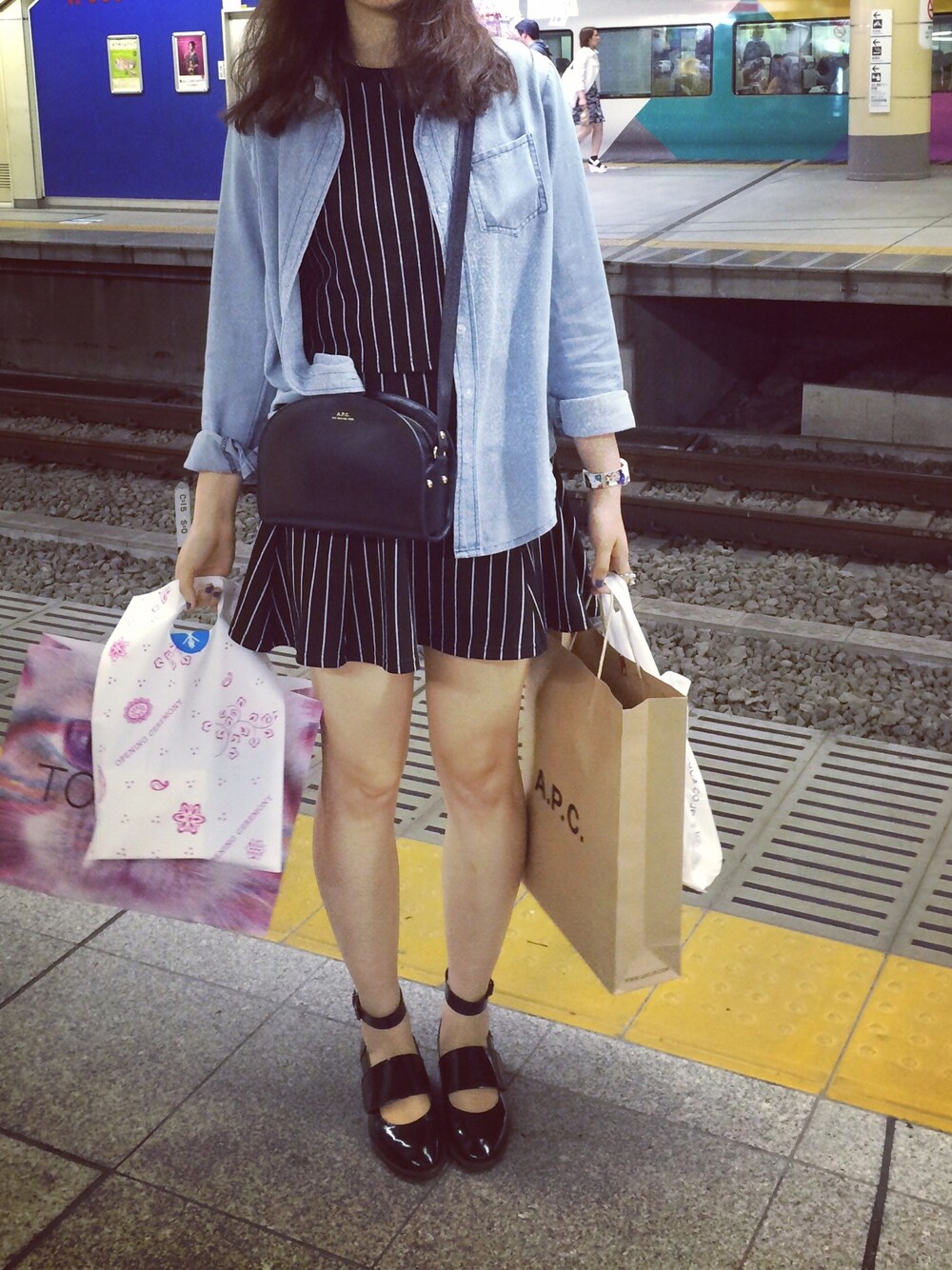 「JEANASiS、A.P.C.」｜「A.P.C.のSac demi-lune 14P（ショルダーバッグ、ブルー系）」を使った、helloimyshさん（レディース・174cm）の夏コーディネートの1枚目の写真