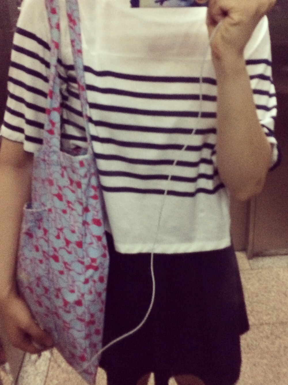 「UNIQLO、A.P.C.、OPENING CEREMONY」｜「OPENING CEREMONYのEcobag（エコバッグ/サブバッグ、ブルー系）」を使った、helloimyshさん（レディース・174cm）の夏コーディネートの1枚目の写真