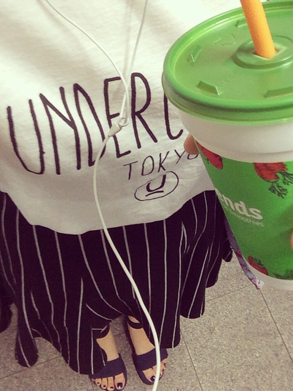 「JEANASiS、A.P.C.、UNDER COVER」｜「UNDERCOVERのM2808（Tシャツ/カットソー、ホワイト系）」を使った、helloimyshさん（レディース・174cm）の夏コーディネートの1枚目の写真