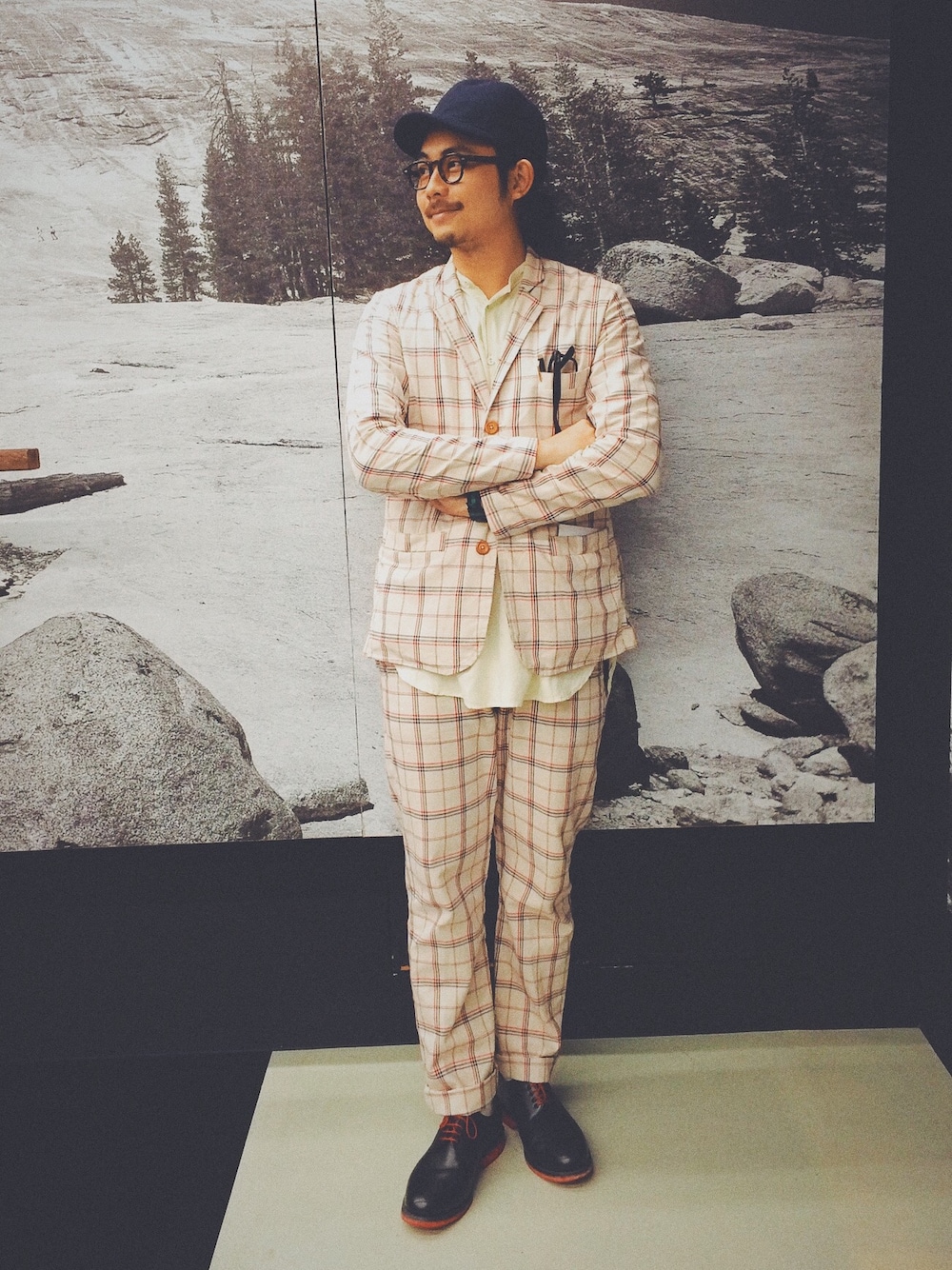 「autumn、TRAD Philosophy、SET UP、one tone」｜「TRAD philosophyのJacket（テーラードジャケット、ベージュ系）」を使った、淺野經雄さん（メンズ・178cm）の秋コーディネートの1枚目の写真