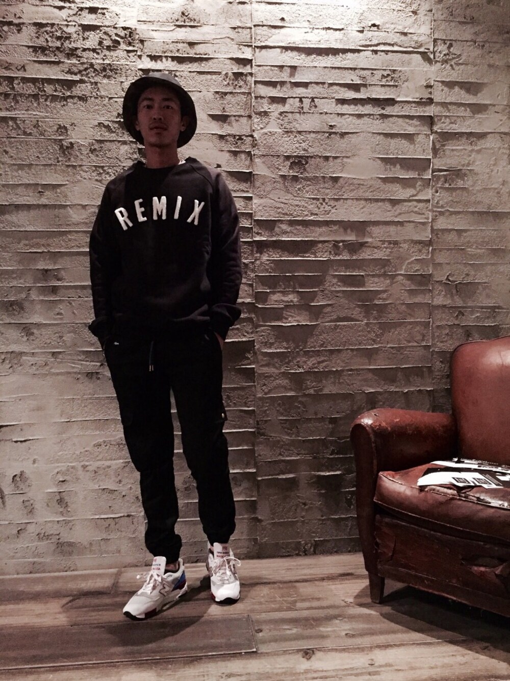 「New Balance、WEARREMIX、REMIX」｜「NEW BALANCEのアイテム（スニーカー、ホワイト系）」を使った、Marcoさん（メンズ・173cm）の秋コーディネートの1枚目の写真