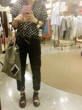 「Guess（ゲス）のアイテム（シャツ/ブラウス、ブラック系）」を使った、옥자さん（レディース・158cm）の夏コーディネート