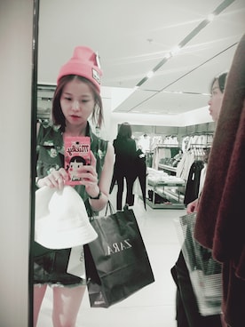 「ZARA（ザラ）のアイテム（ニットキャップ/ビーニー、ピンク系）」を使った、옥자さん（レディース・158cm）の秋コーディネート