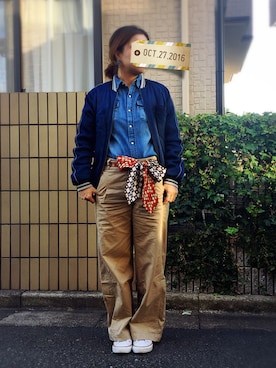 「デニムシャツ」｜「アイテム（スタジャン）」を使った、miさん（レディース・160cm）の秋コーディネート