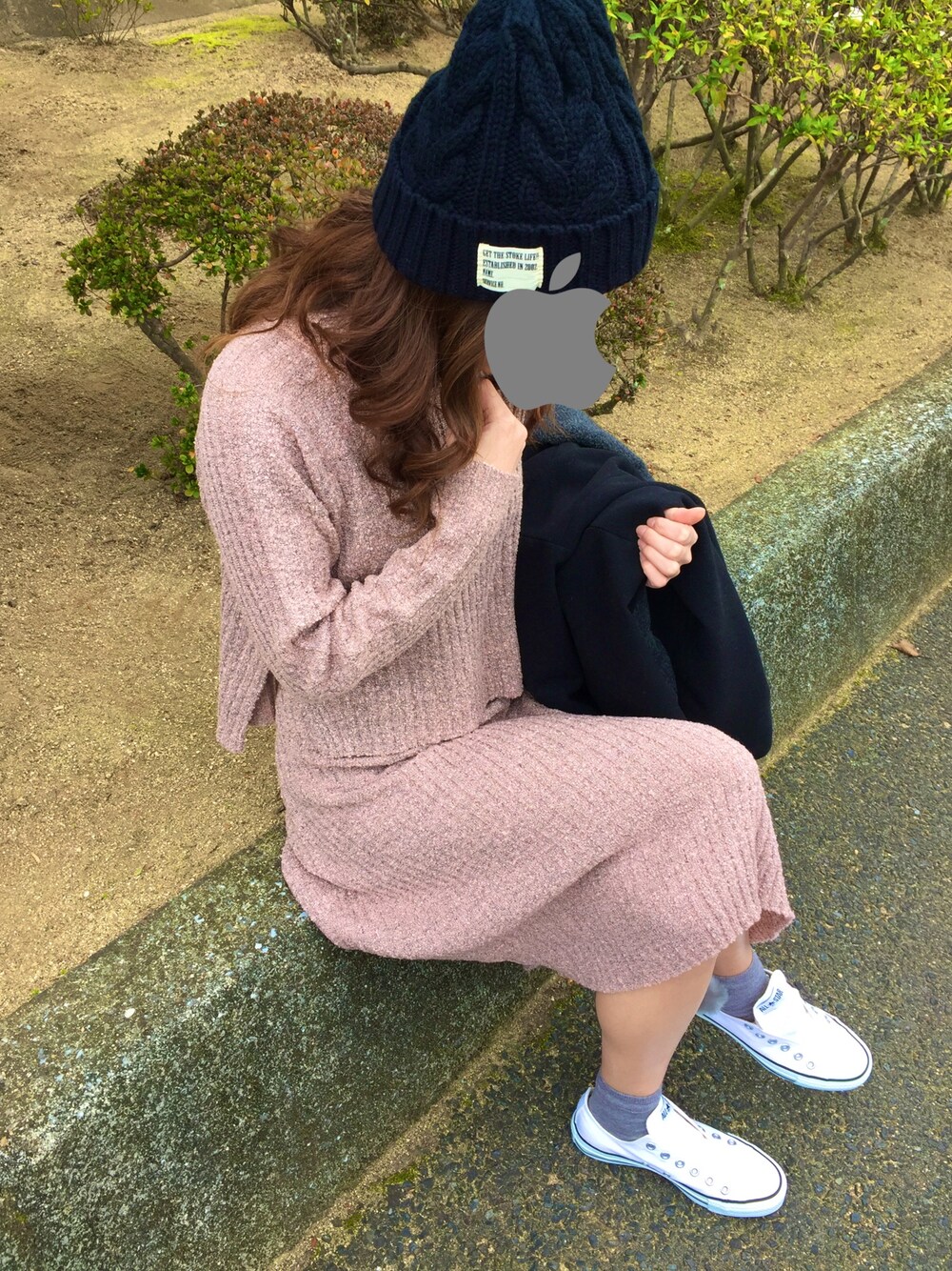 「セットアップ、タートルネック、フレアスカート、ニット帽、スニーカー」｜「LILY BROWNのアイテム（スカート、ベージュ系）」を使った、aswearさん（レディース・163cm）の春コーディネートの1枚目の写真