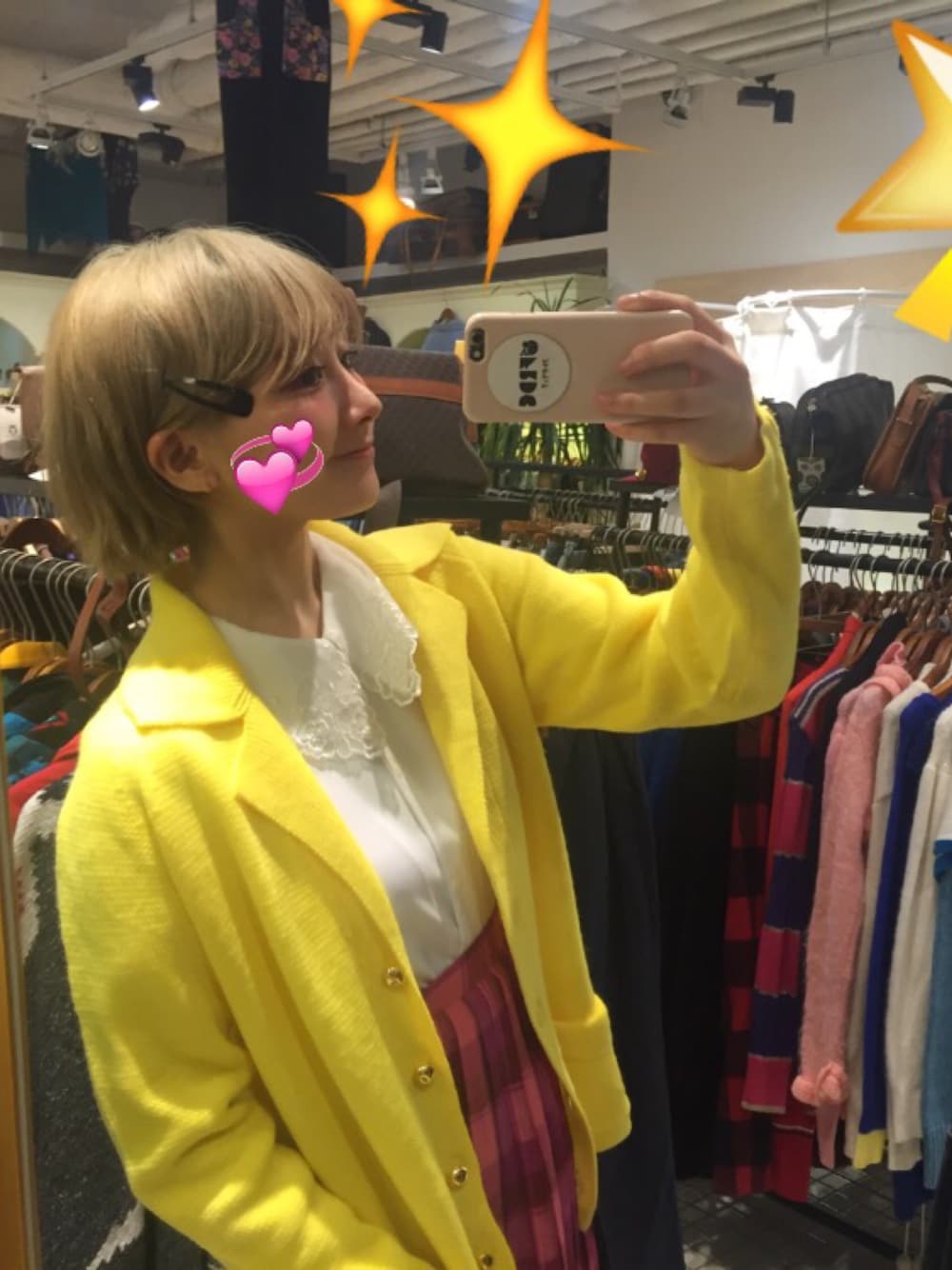 「ootd、outfit、girly、カーディガン、カラフル、スカート、チェックスカート、ブラウス、ビンテージ、古着屋」｜「American Vintageのアイテム（ジャケット/アウター、イエロー系）」を使った、よよちゃんさん（レディース・163cm）の秋コーディネートの1枚目の写真