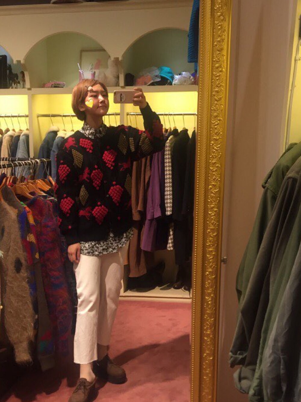 「ootd、outfit、カーディガン、ニット、ユニクロ、UNIQLO、デイリーカジュアル、dailylook」｜「UNIQLOのアイテム（その他パンツ、ホワイト系）」を使った、よよちゃんさん（レディース・163cm）の秋コーディネートの1枚目の写真