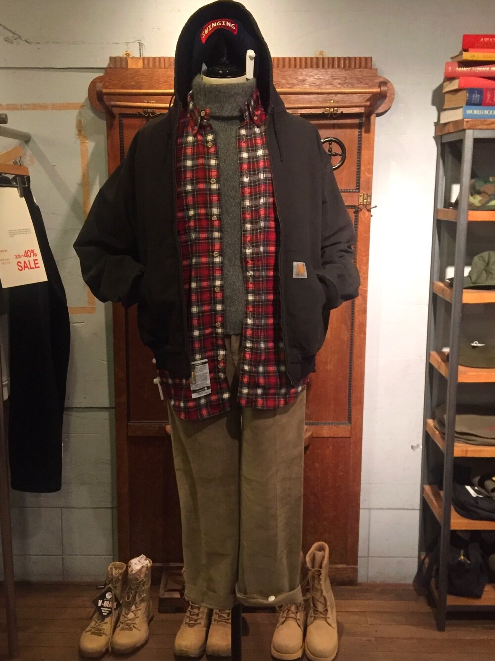 「ootd、outfit、menswear、carhartt、冬、おしゃれ、コーデュロイ、コーディネート」｜「Carharttのアイテム（シャツ/ブラウス、その他）」を使った、よよちゃんさん（レディース・163cm）の秋コーディネートの1枚目の写真