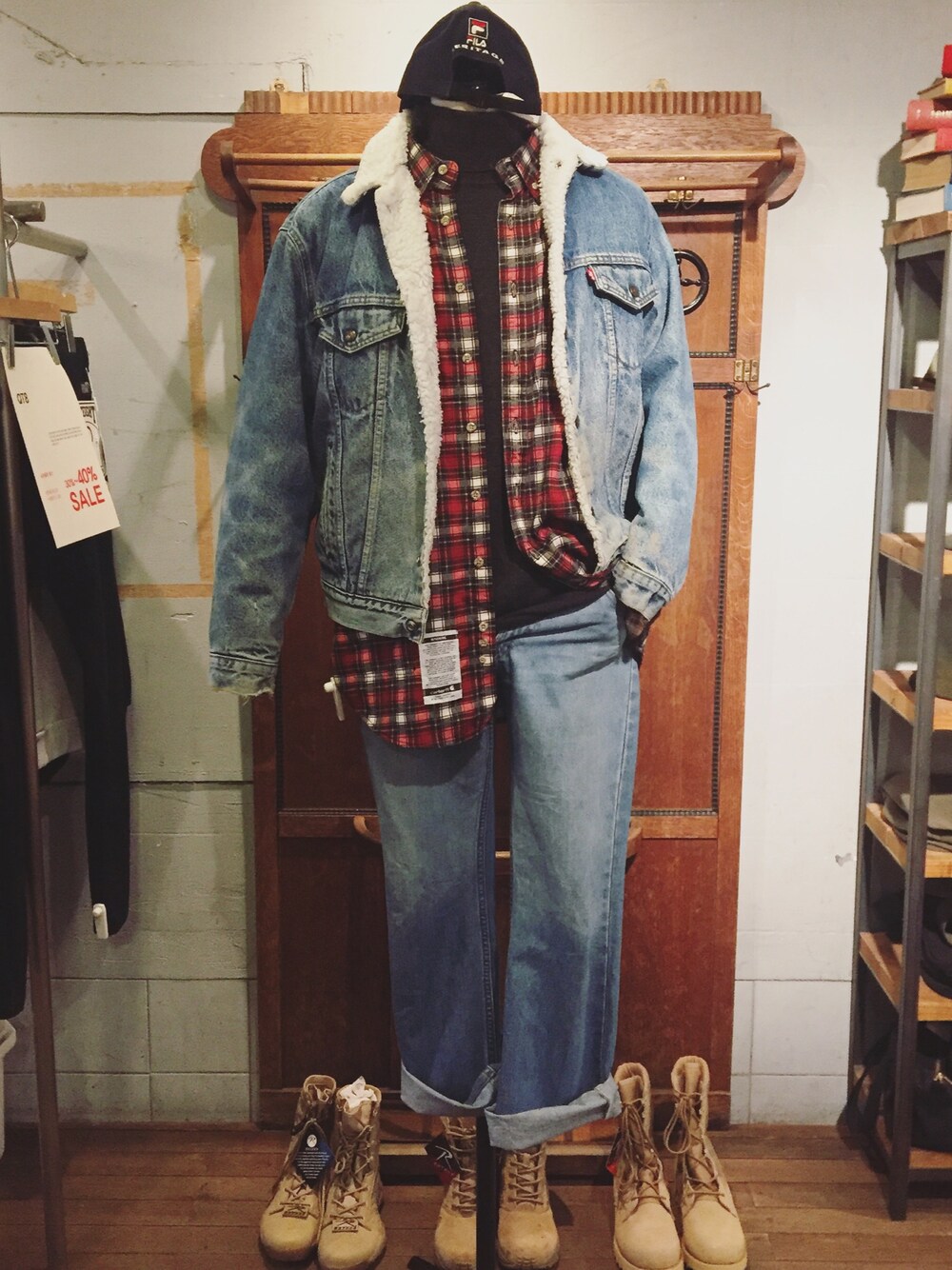 「デニムジャケット、デニム、リーバイス、アメリカン、ジーンズ、carhartt、ootd、outfit、casual」｜「LEVI'S VINTAGE CLOTHINGのアイテム（デニムジャケット、ブルー系）」を使った、よよちゃんさん（レディース・163cm）の秋コーディネートの1枚目の写真