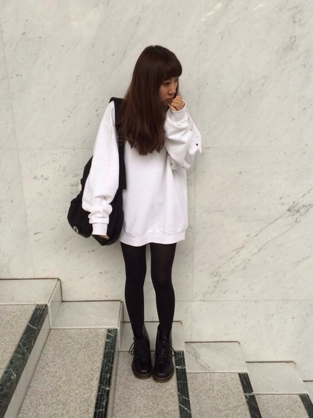 「古着、シンプル、ootd、code」｜「古着のアイテム（スウェット、ホワイト系）」を使った、みきさん（レディース・152cm）の秋コーディネートの1枚目の写真