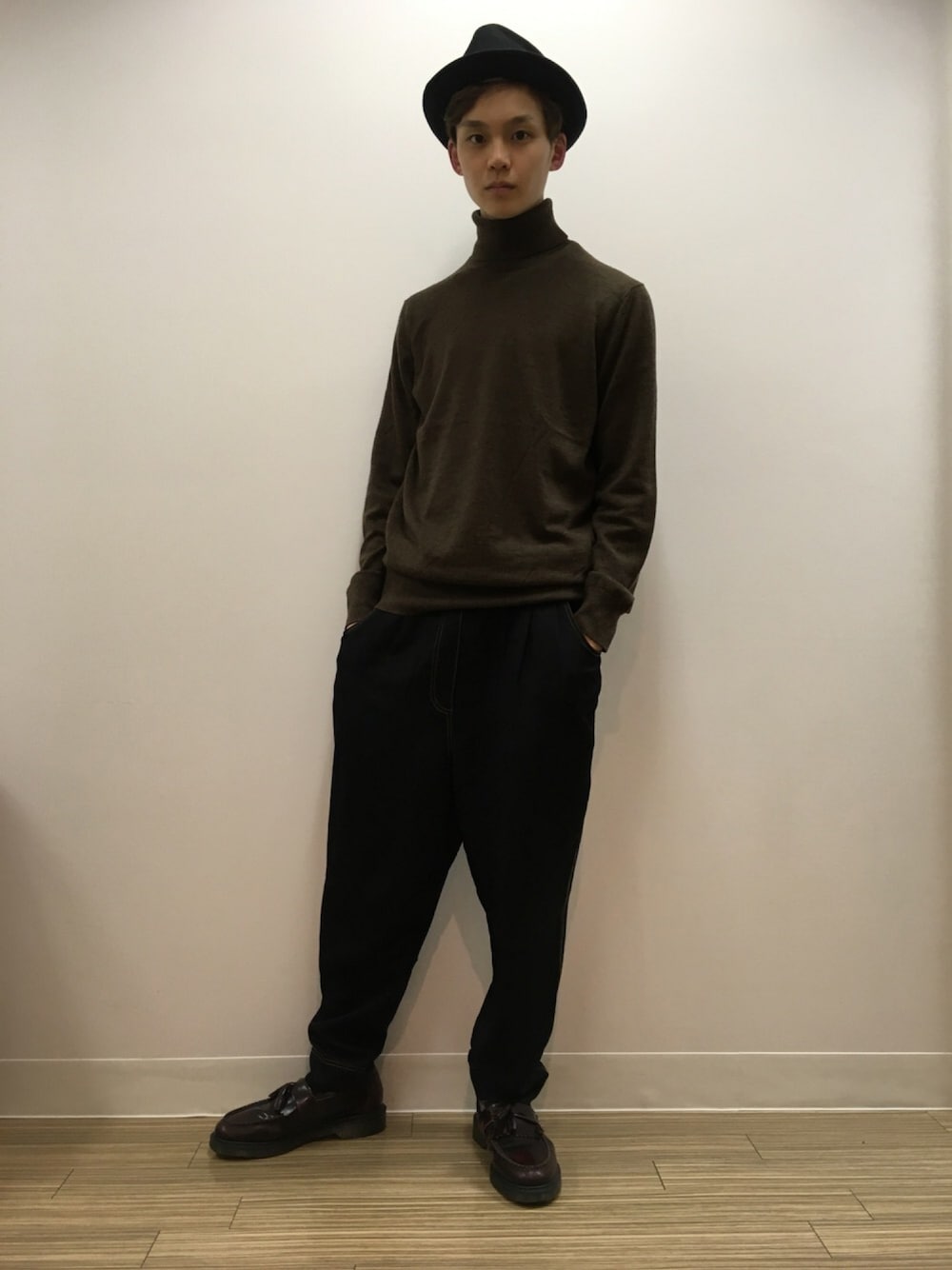 「シンプルコーデ、古着、ハット、シック、ニット、EBISU536」｜「CA4LAのアイテム（ハット、ブラック系）」を使った、REIさん（メンズ・175cm）の秋コーディネートの1枚目の写真