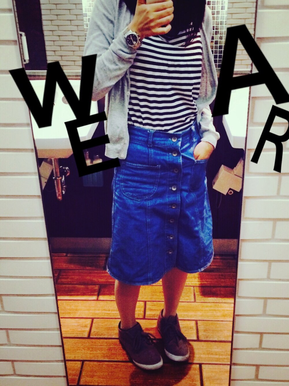 「マクドナルド、ボーダー、デニムスカート、スニーカー」｜「w closetのストレッチ入インディゴデニム前あきタイトスカート（デニムスカート、ブルー系）」を使った、おみきさん（レディース・153cm）の春コーディネートの1枚目の写真