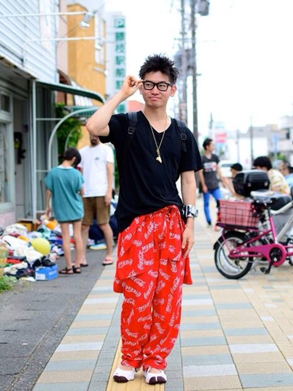 「NIKE、アレキサンダーワン、黒縁メガネ、マルジェラ、レイバン、コカコーラ、ジョーダン、全身古着、腰巻きスタイル、祝200万ダウンロード！」｜「AIR JORDANのネックレス（ネックレス、ゴールド系）」を使った、まちゃち@Epic.さん（メンズ・170cm）の春コーディネートの1枚目の写真