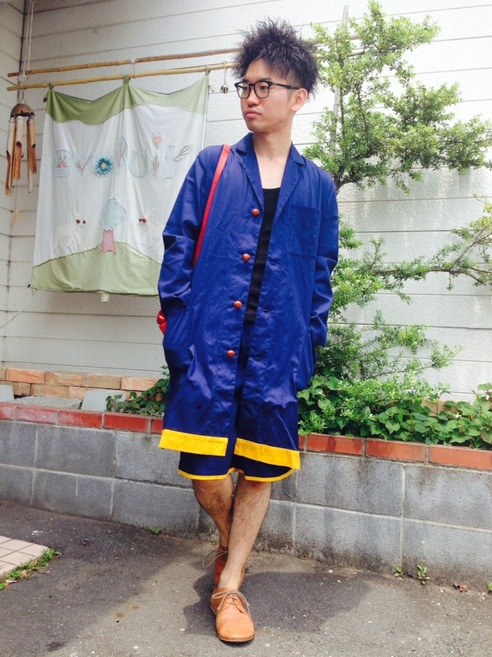 「N.HOOLYWOOD、カモフラパンツ、macromauro、レイバン、FRED PERRY、青×黄、marsell、大きめリュック、yanase shigesato」｜「yanase shigesatoのyanase shigesato（セットアップ、ブルー系）」を使った、まちゃち@Epic.さん（メンズ・170cm）の春コーディネートの1枚目の写真