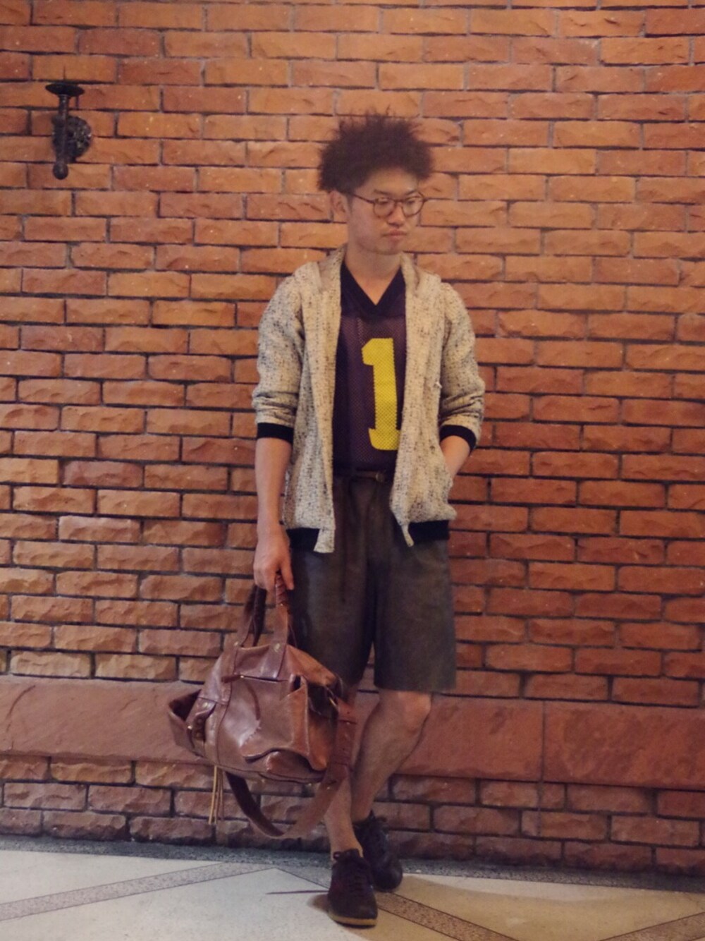 「ohta、蛍光カラー、レザー、reebok、パーカー、cornelian taurus、雨の日コーデ、ナンバリング、GIORGIO ARMANI」｜「GIORGIO ARMANIのGIORGIO ARMANI（メガネ、ブラウン系）」を使った、まちゃち@Epic.さん（メンズ・170cm）の夏コーディネートの1枚目の写真