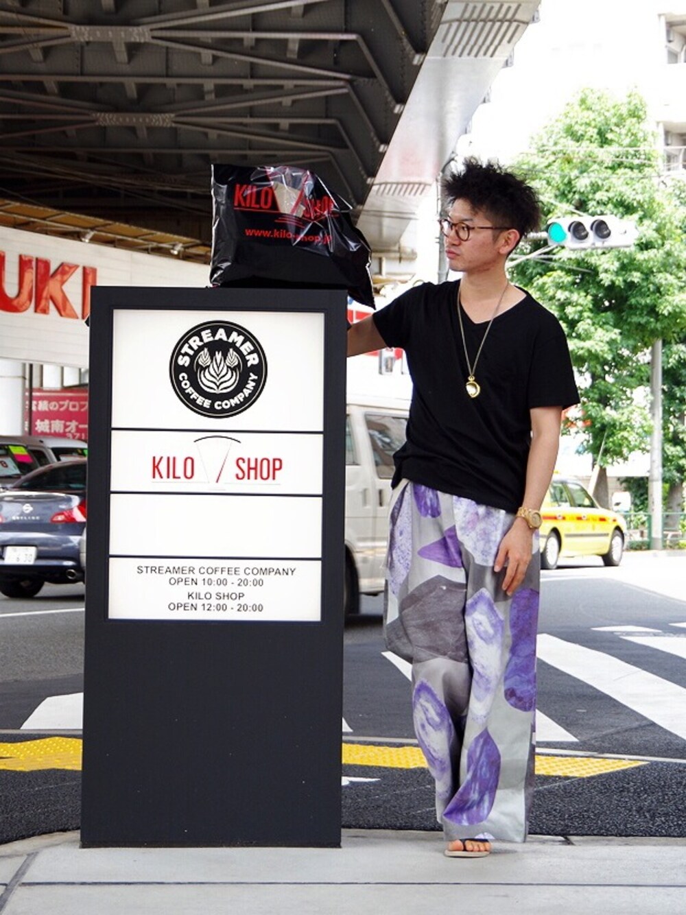 「キロショップ、中目黒、古着、ohta、UNIQLO、ワイドパンツ、N.HOOLYWOOD、wewood、GIORGIO ARMANI、紫」｜「ohtaのohta 総柄パンツ（その他パンツ、パープル系）」を使った、まちゃち@Epic.さん（メンズ・170cm）の夏コーディネートの1枚目の写真