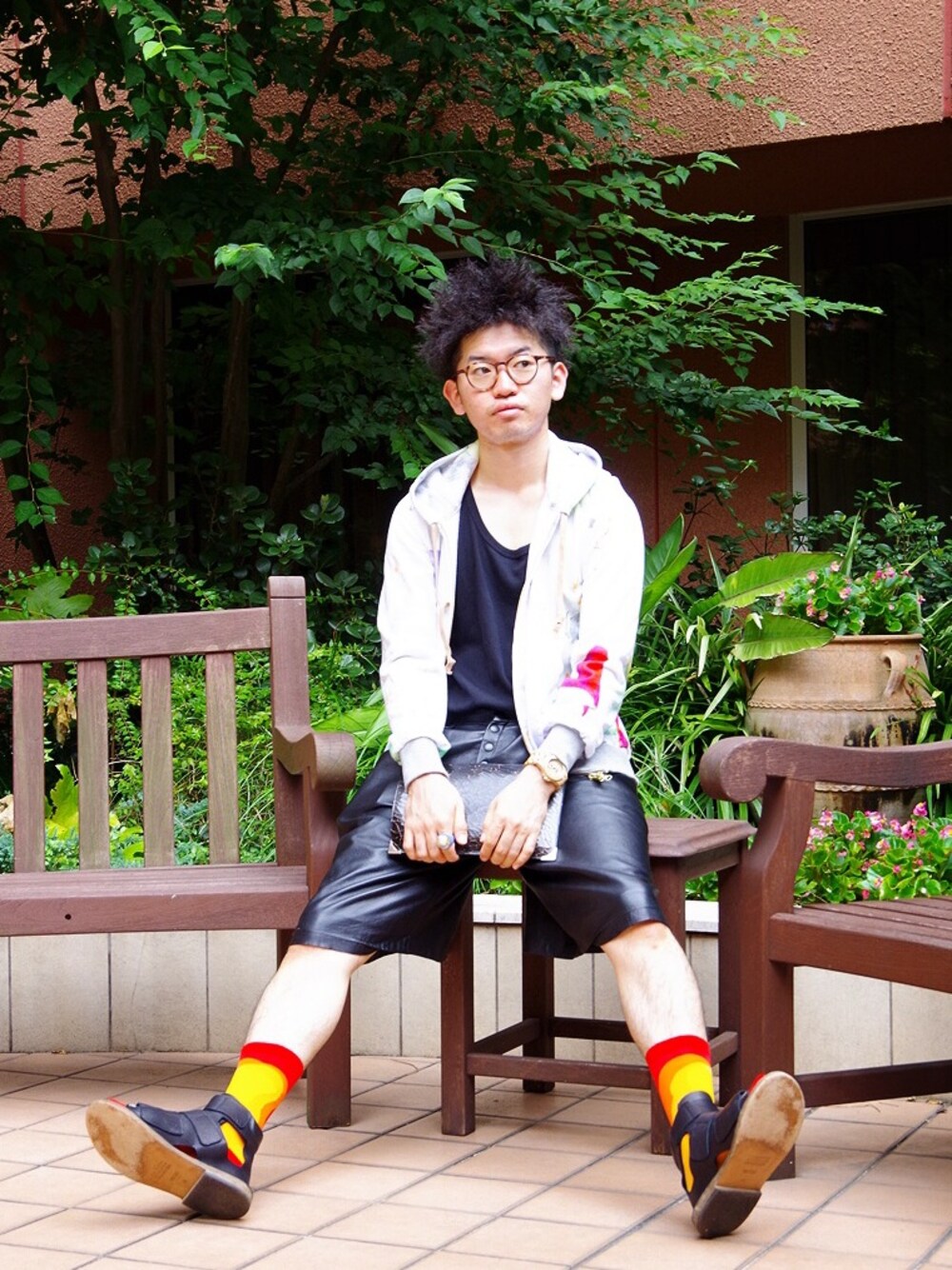 「ohta、Martin Margiela、ユニクロ、パーカー、wewood、Alexander Wang、GIORGIO ARMANI、アンリアレイジ(ANREALAGE)、セレスティンホテル」｜「ohtaのohta 果樹園パーカー（パーカー、ホワイト系）」を使った、まちゃち@Epic.さん（メンズ・170cm）の夏コーディネートの1枚目の写真