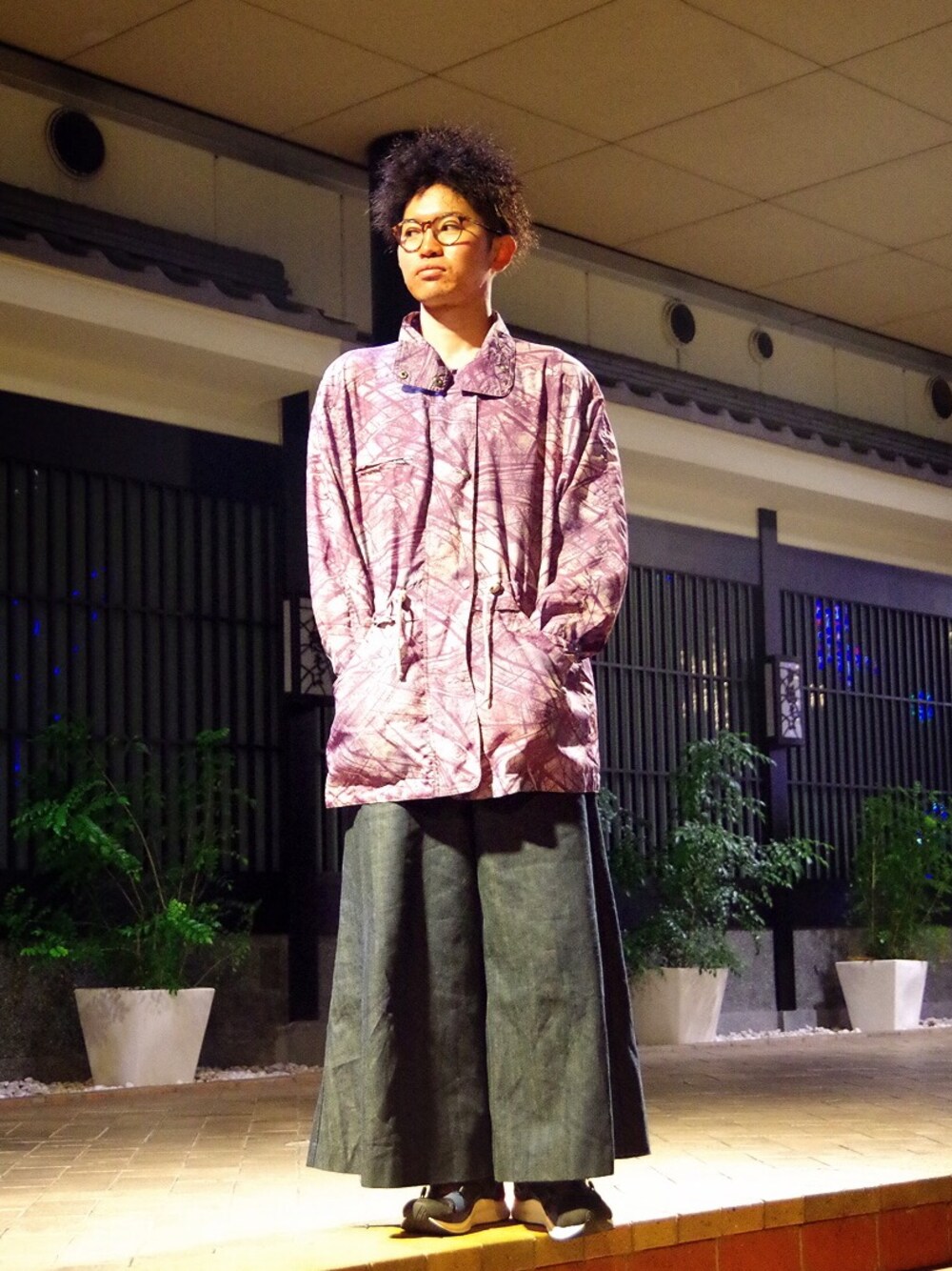 「ワイドパンツ、banalchicbizarre、モッズコート、PUMA by hussein chalayan、puma disc、古着、GIORGIO ARMANI、袴パンツ」｜「banal chic bizarreの袴デニム（デニムパンツ、ブルー系）」を使った、まちゃち@Epic.さん（メンズ・170cm）の冬コーディネートの1枚目の写真