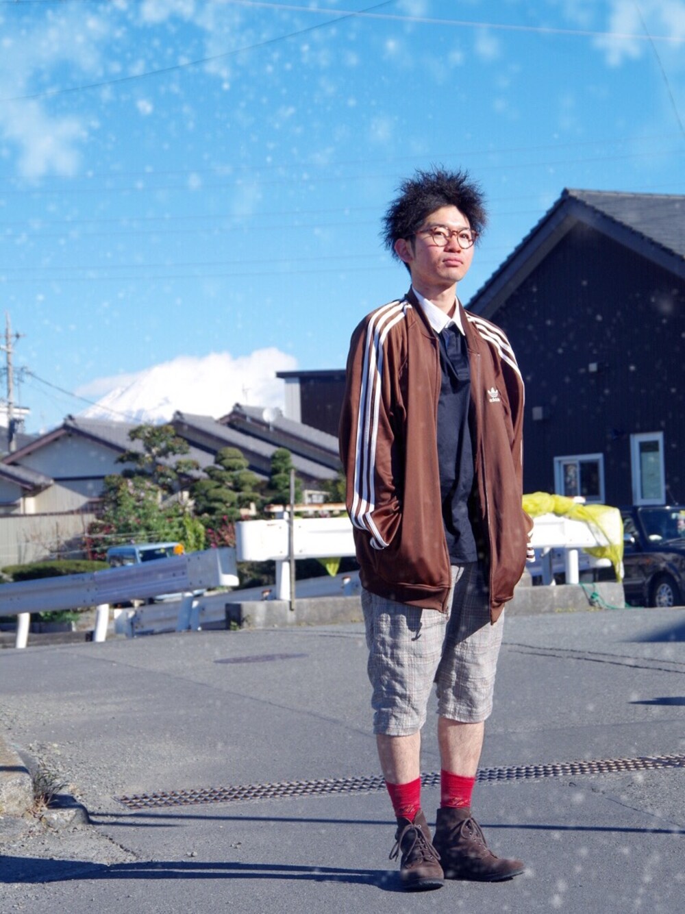 「adidas、ジャージ、08sircus、BALENCIAGA、adam kimmel、GIORGIO ARMANI、antipast、クロップドパンツ、富士山、チェックパンツ」｜「adidasのオークションで購入
adidasXL（ジャージ、ブラウン系）」を使った、まちゃち@Epic.さん（メンズ・170cm）の冬コーディネートの1枚目の写真