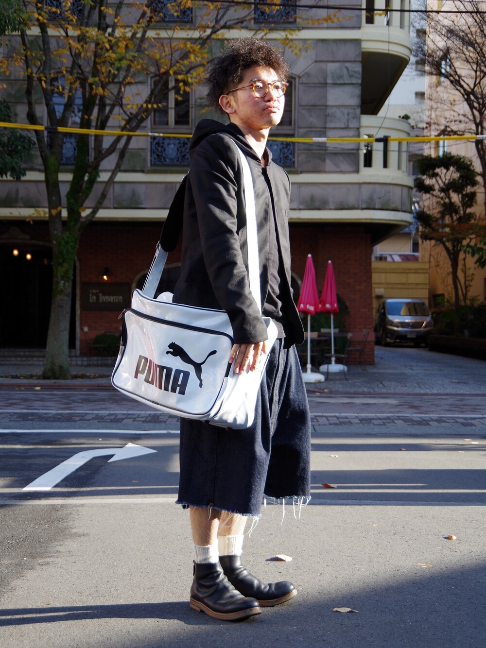 「PUMA、YAECA、Sise、marsell、UNIQLO、GIORGIO ARMANI、HIRO、ワイドパンツ、テーラードジャケット、レザーブーツ」｜「SISEのテーラードフードジャケット（テーラードジャケット、ブラック系）」を使った、まちゃち@Epic.さん（メンズ・170cm）の冬コーディネートの1枚目の写真