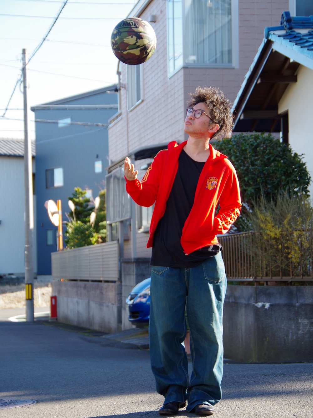 「冬のSALEで買いました！（アウター）、TACHIKARA、adidas、LEVI'S RED、ハワード、GIORGIO ARMANI、marsell、freestylebasketball、バスケ」｜「adidasのadidas（ブルゾン、レッド系）」を使った、まちゃち@Epic.さん（メンズ・170cm）の冬コーディネートの1枚目の写真
