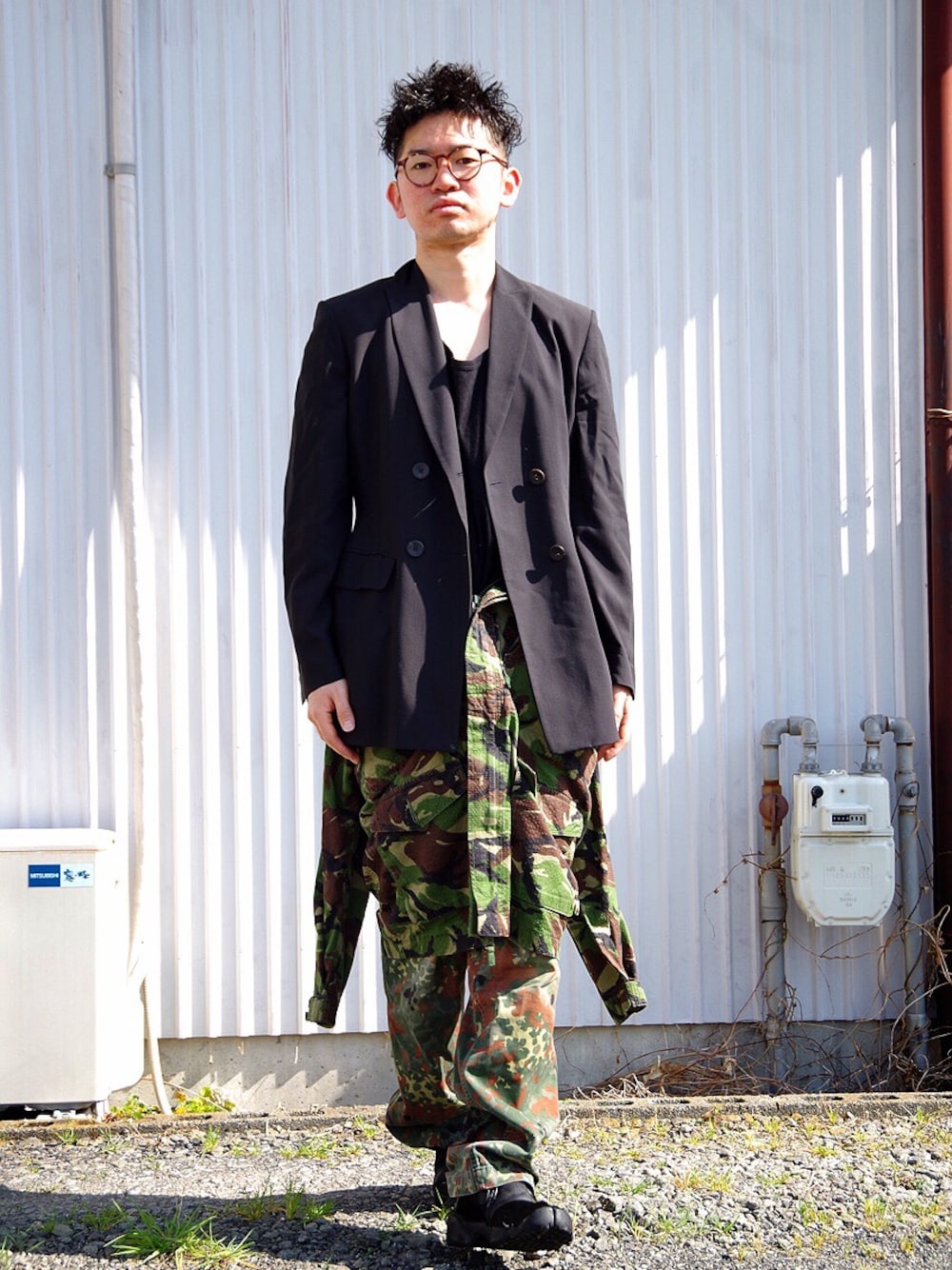 「迷彩、ダブルジャケット、JILSANDER、エアリフト、NIKE、GIORGIO ARMANI、UNIQLO」｜「GIORGIO ARMANIのGIORGIO ARMANI（メガネ、ブラウン系）」を使った、まちゃち@Epic.さん（メンズ・170cm）の春コーディネートの1枚目の写真