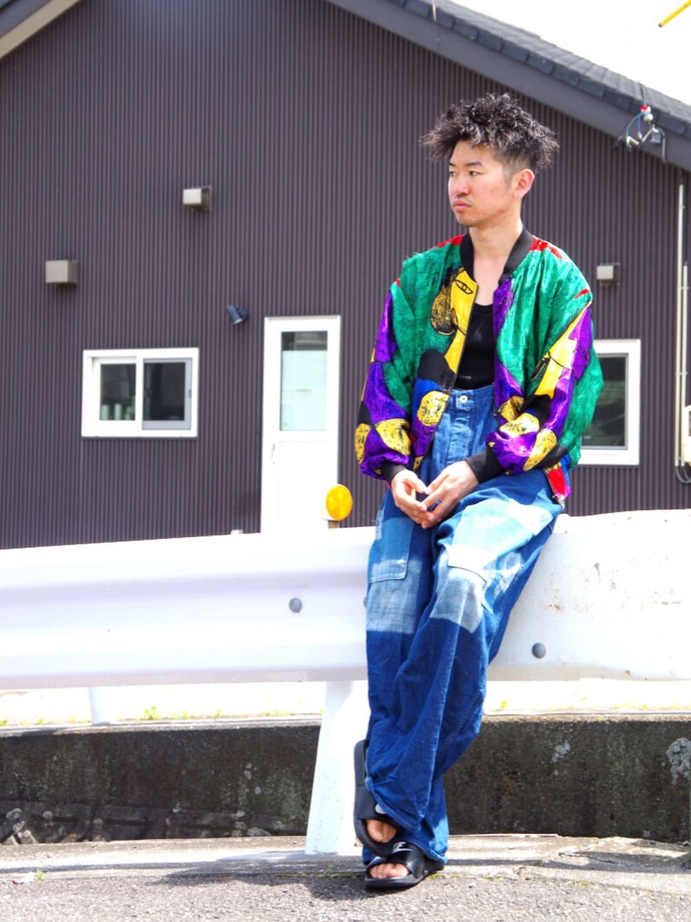 「ピカソ、サテンブルゾン、オーバーオール、ヨウジヤマモト、NIKE、UNIQLO」｜「Yohji Yamamotoのヨウジヤマモト サスペンダーパンツ（デニムパンツ、ブルー系）」を使った、まちゃち@Epic.さん（メンズ・170cm）の春コーディネートの1枚目の写真