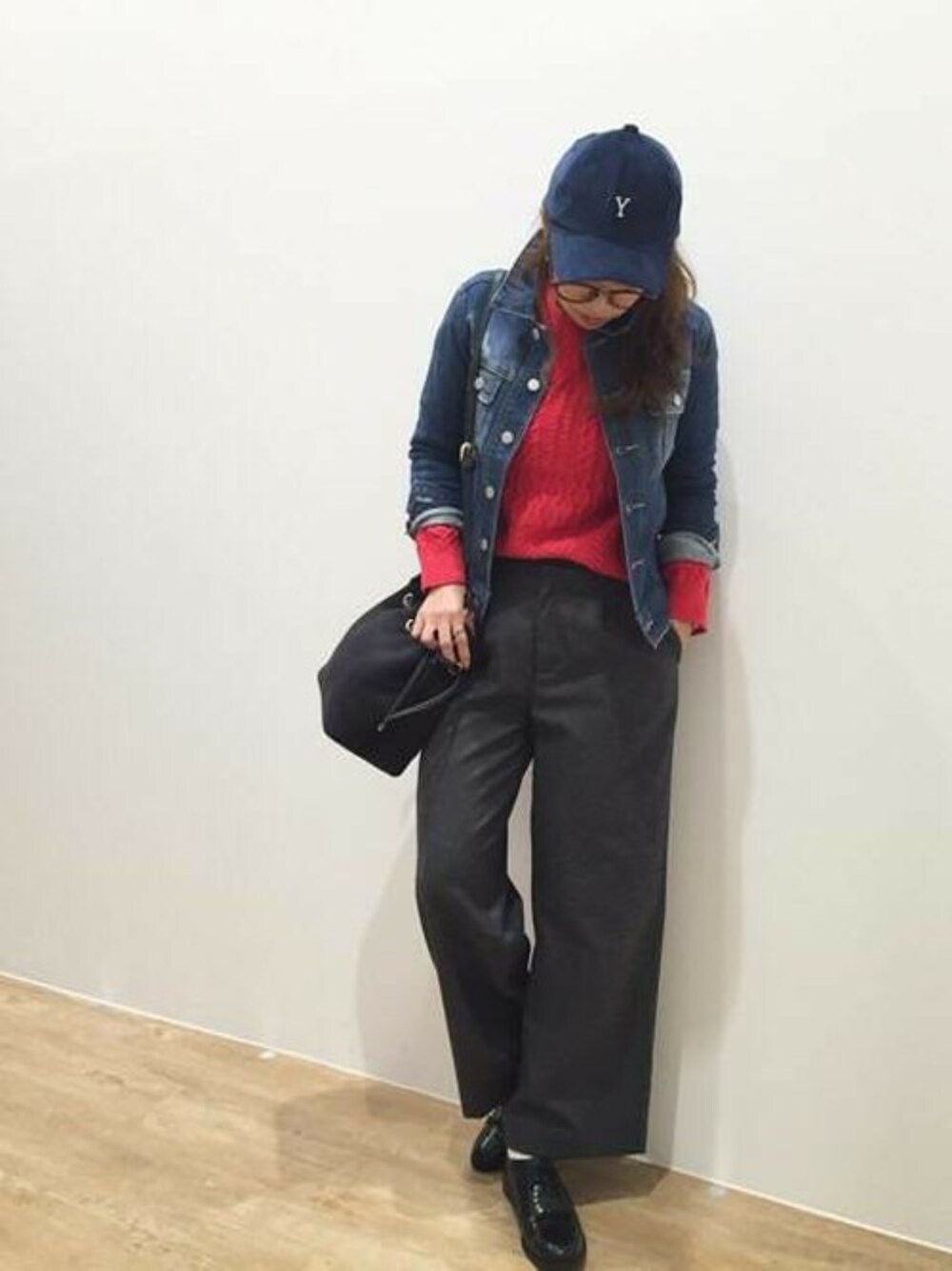 「ニット、CAP、ケーブルニット、Gジャン、ガウチョパンツ、ワイトパンツ」｜「Grand PARKの【ZOZO初登場】デニムGジャン（デニムジャケット、ブルー系）」を使った、TAKAHASHIさん（レディース・160cm）の秋コーディネートの1枚目の写真