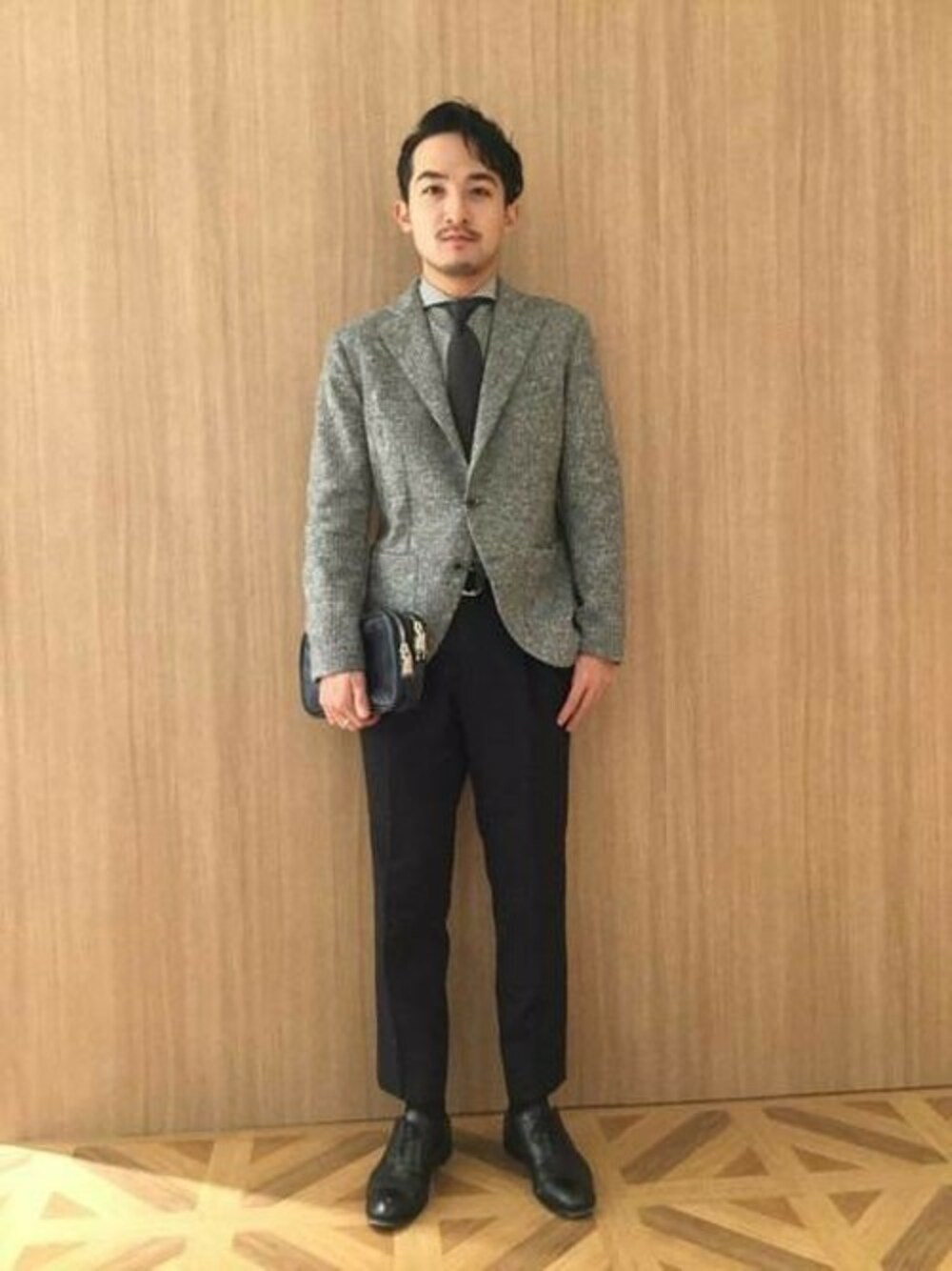 「ジャケット、グレー、ワントーンコーデ、ウールジャケット、ネクタイ、ジャケットスタイル」｜「MONSIEUR NICOLEのウールテーラードジャケット（テーラードジャケット、グレー系）」を使った、TAKAHASHIさん（メンズ・172cm）の秋コーディネートの1枚目の写真