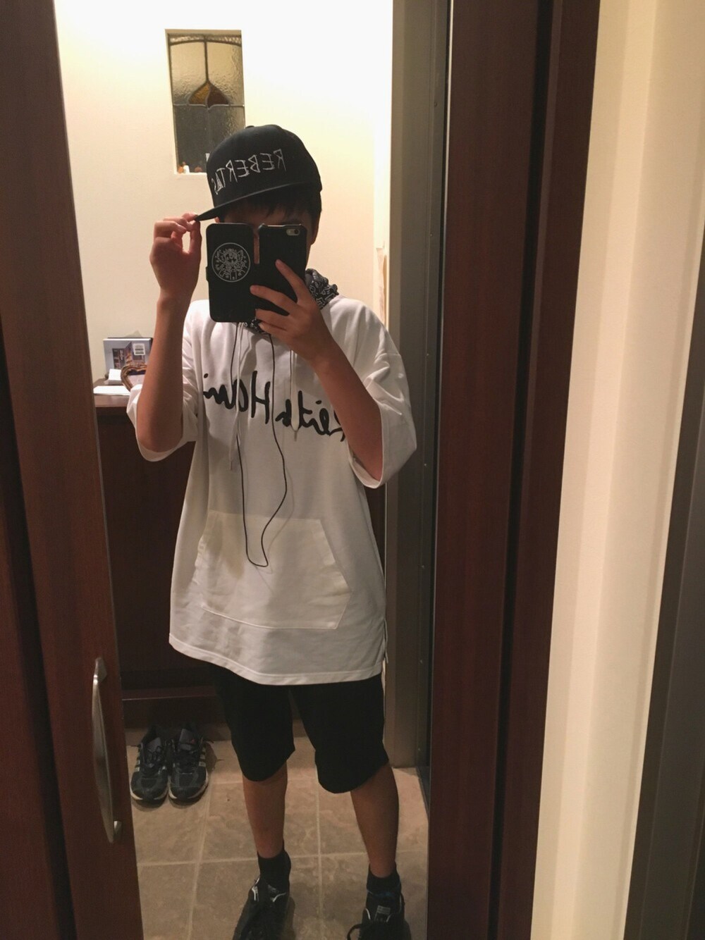 「REBERTAS、ストリート」｜「Keith Haringの∴WEGO/Keith Haring(キースヘリング)パーカー（パーカー、ホワイト系）」を使った、たくみんさん（メンズ・165cm）の春コーディネートの1枚目の写真