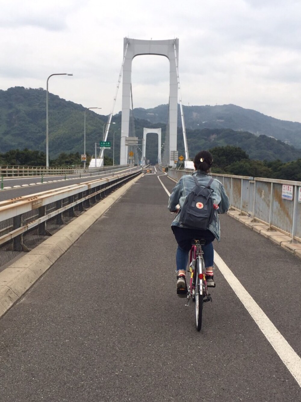 「TRIP、サイクリング、カジュアル、ウォーリー」｜「Fjallraven KankenのFJALLRAVEN(フェールラーベン) / kanken（バックパック/リュック、グレー系）」を使った、sakiminさん（レディース・167cm）の秋コーディネートの1枚目の写真