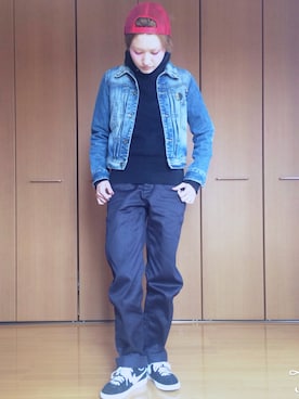「缶バッチ」｜「アイテム（帽子）」を使った、RENAさん（レディース・159cm）の春コーディネート