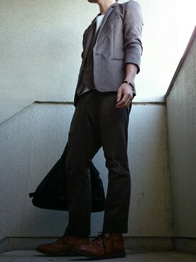 「Influence（インフルエンス）のアイテム（トップス）」を使った、宇田守さん（メンズ・179cm）の秋コーディネート