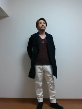 「ブラック×ホワイト」｜「アイテム（チェスターコート）」を使った、Yottyさん（メンズ・169cm）の秋コーディネート