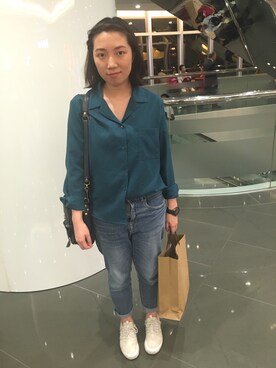 「NIKE（ナイキ）のアイテム（スニーカー、ホワイト系）」を使った、니콜さん（レディース・160cm）の秋コーディネート
