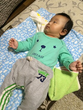 「アイテム（ママ＆ベビー、グリーン系）」を使った、®inさん（キッズ・70cm）の秋コーディネート