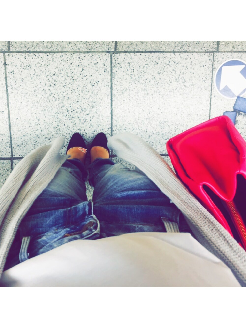 「デニム、パンツスタイル、ヒール、からのくつズレ(´-_ゝ-`)」｜「ZARAのアイテム（デニムパンツ、ブルー系）」を使った、内田眞由美さん（レディース・152cm）の秋コーディネートの1枚目の写真