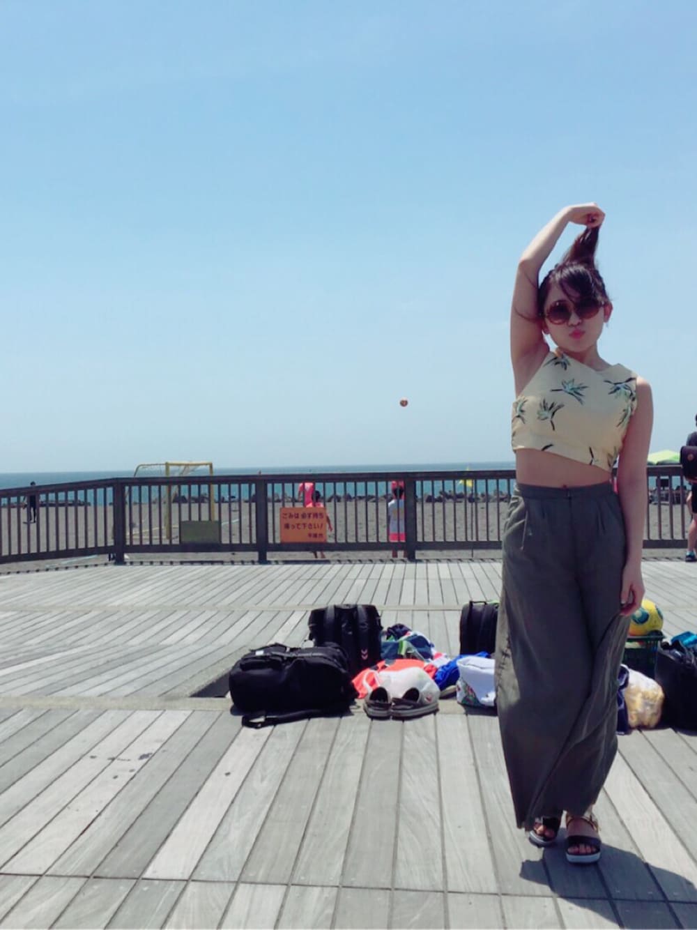 「海」｜「FOREVER 21のアイテム（トップス、イエロー系）」を使った、内田眞由美さん（レディース・152cm）の夏コーディネートの1枚目の写真