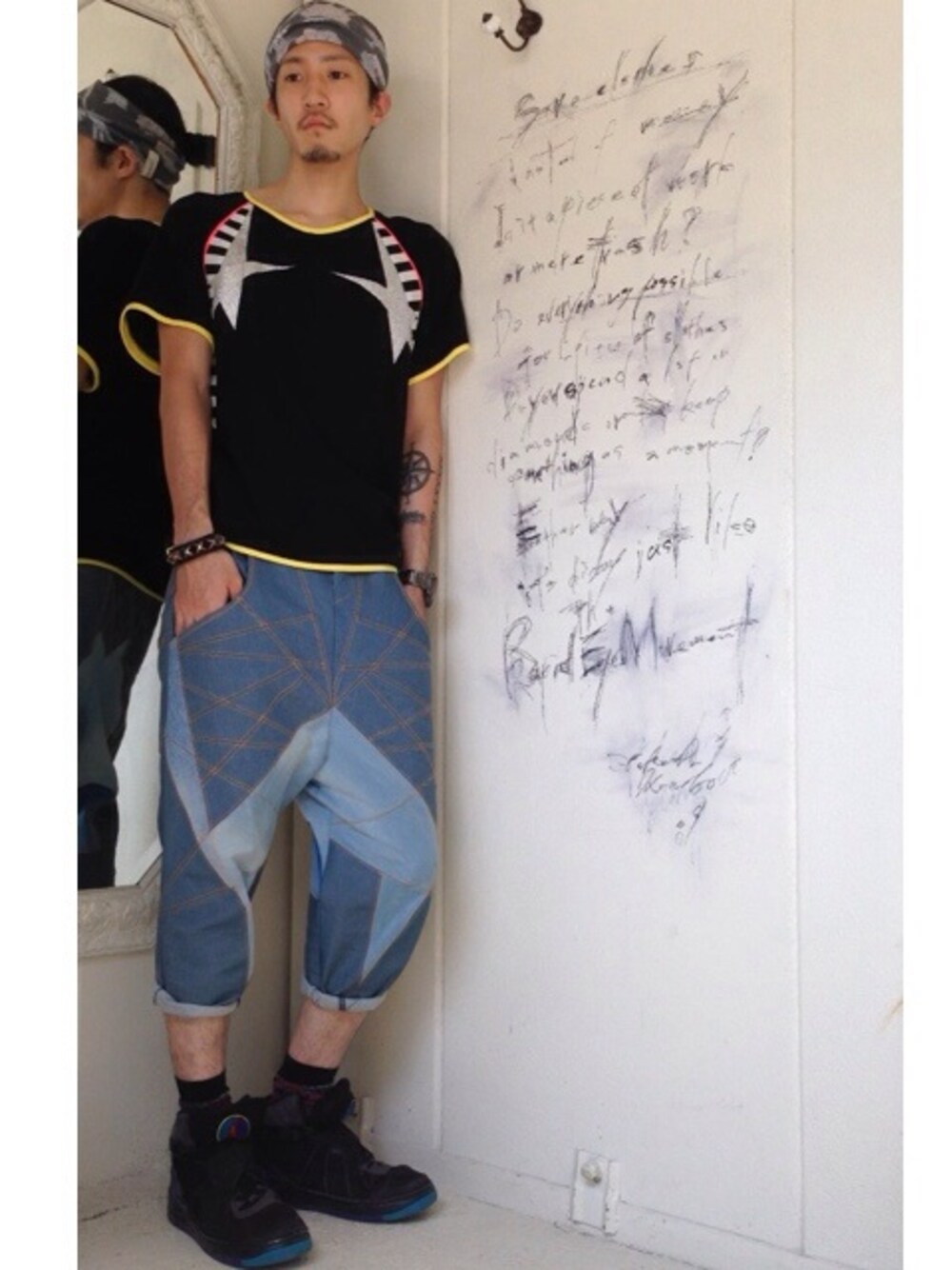 「MACARONIC」｜「MACARONICの星ボーダーTee（Tシャツ/カットソー、ブラック系）」を使った、staffさん（メンズ・170cm）の春コーディネートの1枚目の写真