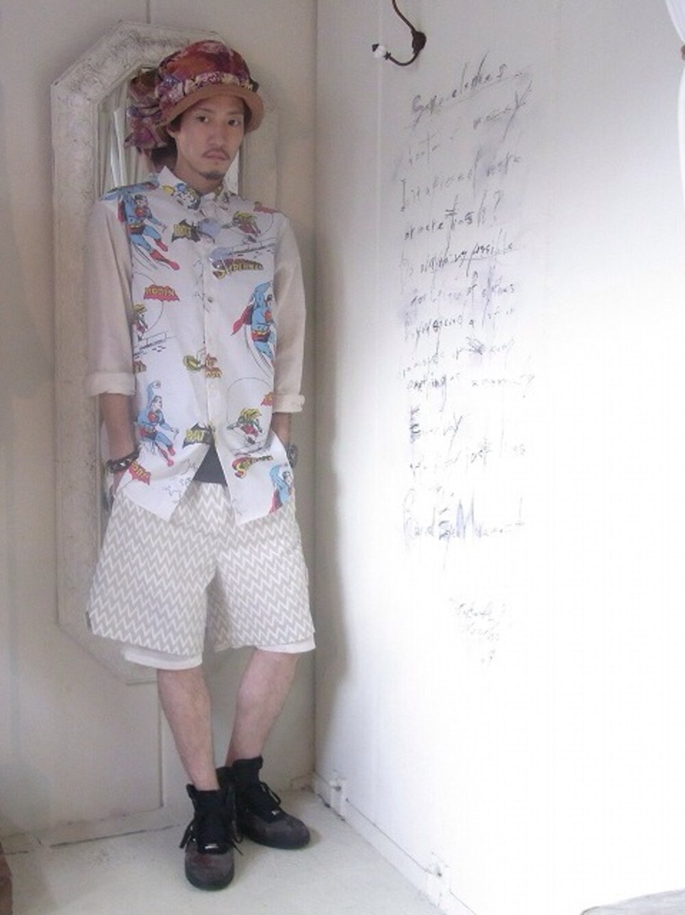 「柄パンツ、NIKE、MACARONIC、YEAH RIGHT‼︎、帽子×メガネ、mifune」｜「MACARONICのアメコミシャツ（シャツ/ブラウス、その他）」を使った、staffさん（メンズ・170cm）の春コーディネートの1枚目の写真