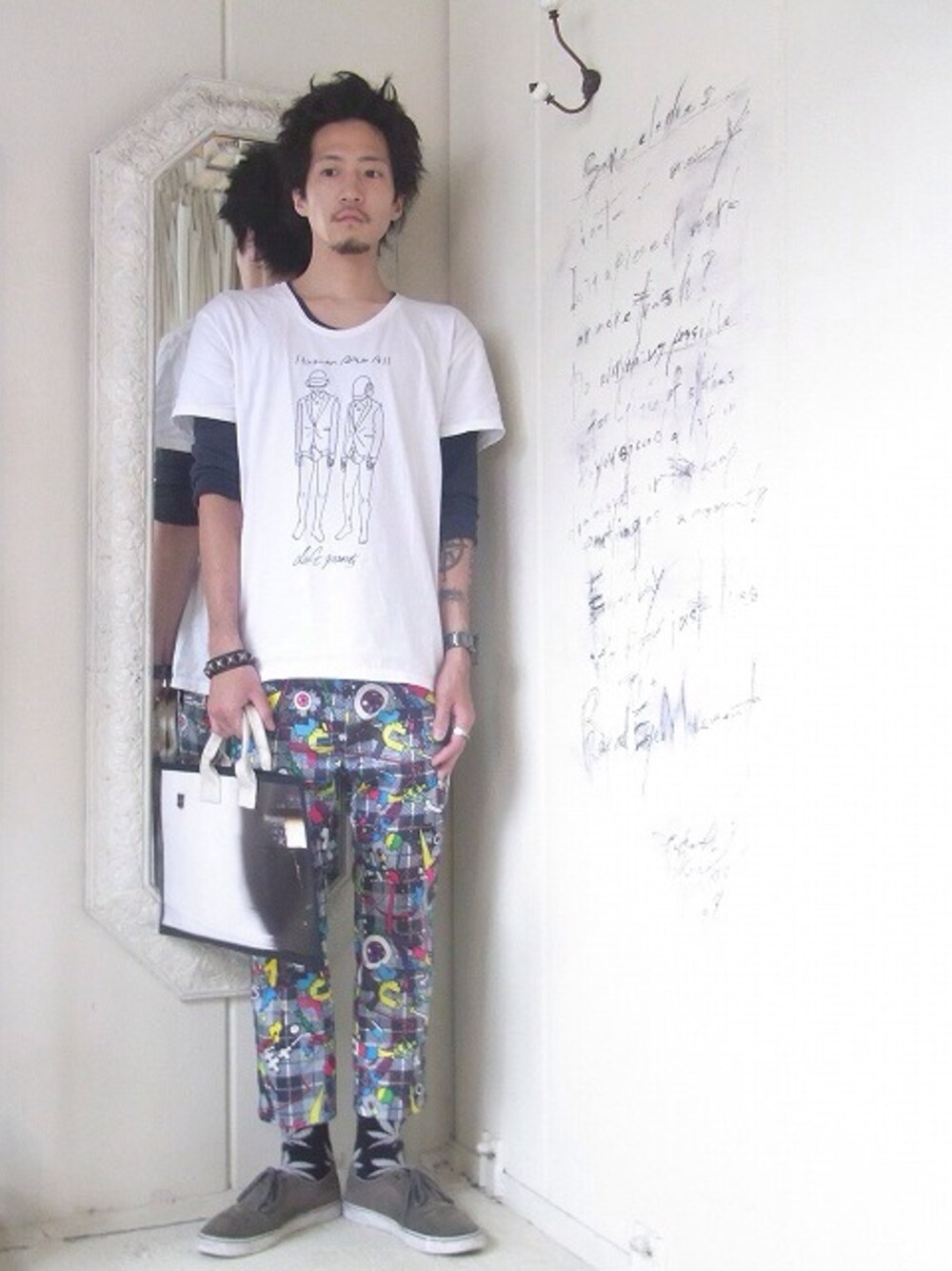 「HUF、MACARONIC、kagari yusuke」｜「Kagari Yusukeの壁トートバッグ（トートバッグ、その他）」を使った、staffさん（メンズ・170cm）の夏コーディネートの1枚目の写真