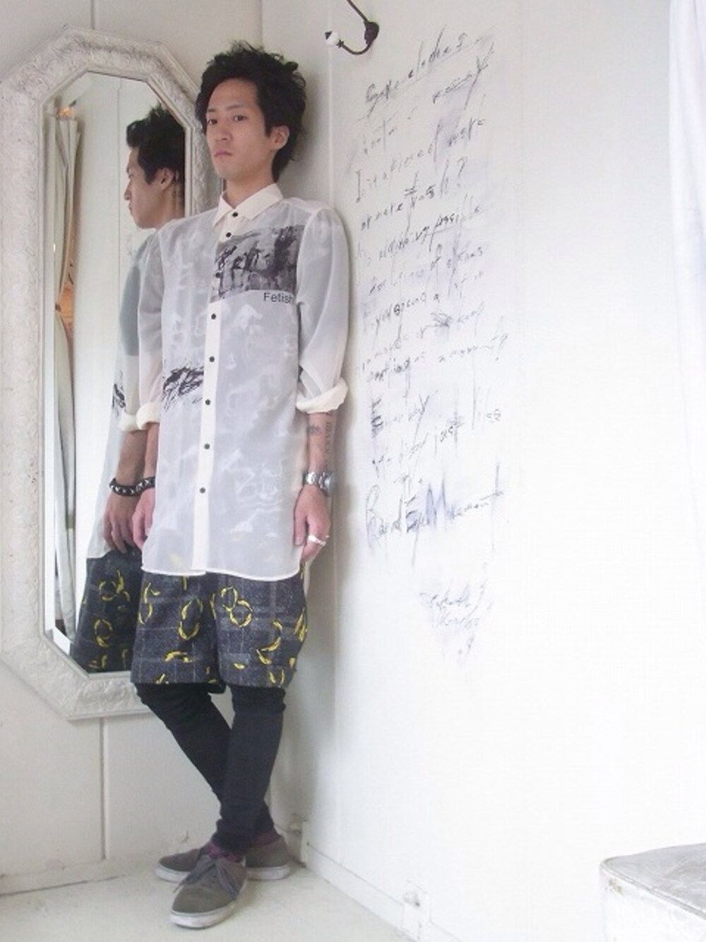 「レイヤードスタイル、バナナ、HUF、MACARONIC、シースルー、juvenile hall rollcall、数字、CILANDSIA」｜「CILANDSIAのLONG SHIRT CHIFFON（シャツ/ブラウス、ホワイト系）」を使った、staffさん（メンズ・170cm）の夏コーディネートの1枚目の写真