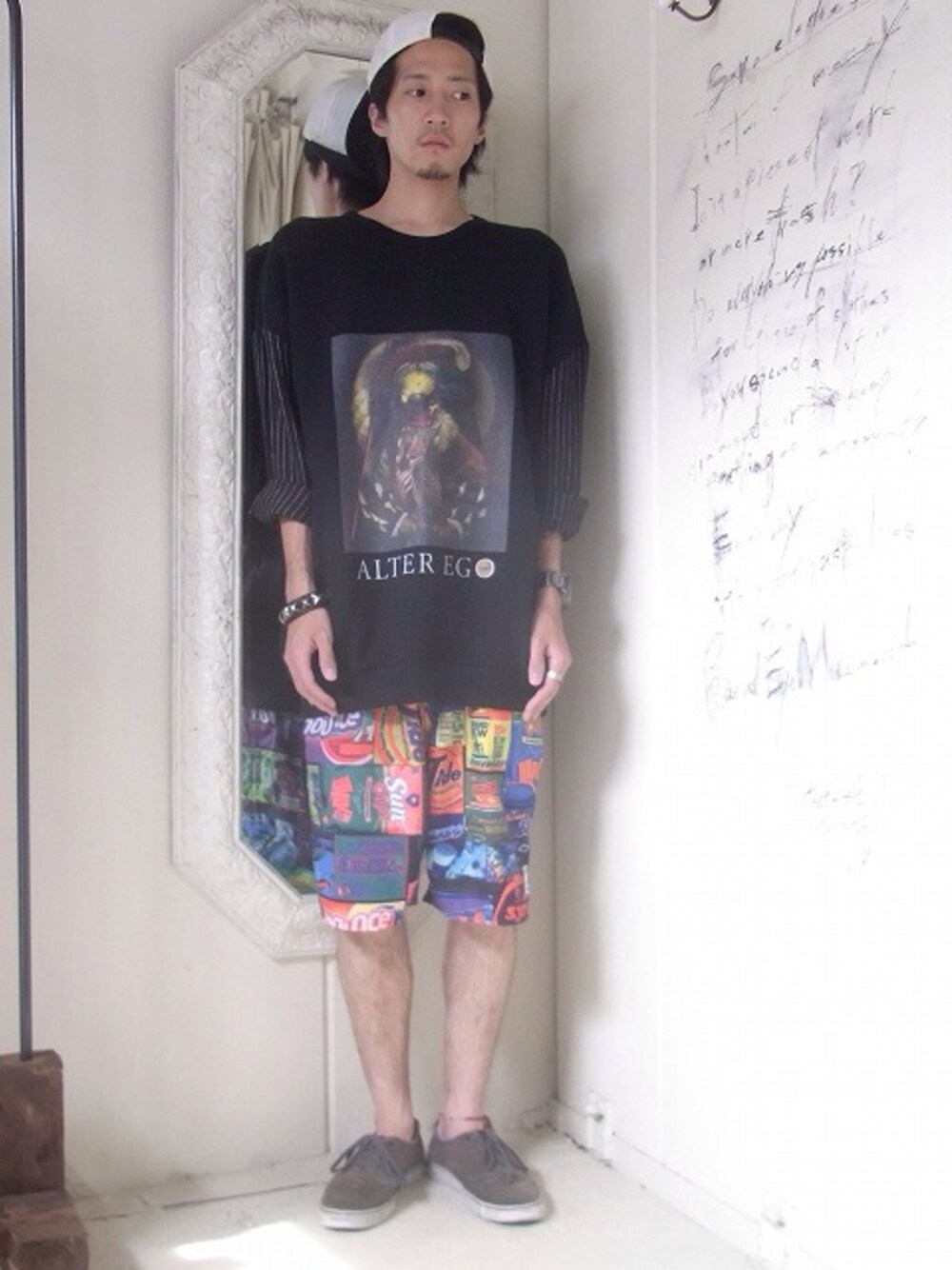「MACARONIC、STOF、HUF、cocolo bland、ベースボールキャップ、柄パンツ」｜「STOFのモンタージュシャツスリーブPO（スウェット、ブラック系）」を使った、staffさん（メンズ・170cm）の夏コーディネートの1枚目の写真