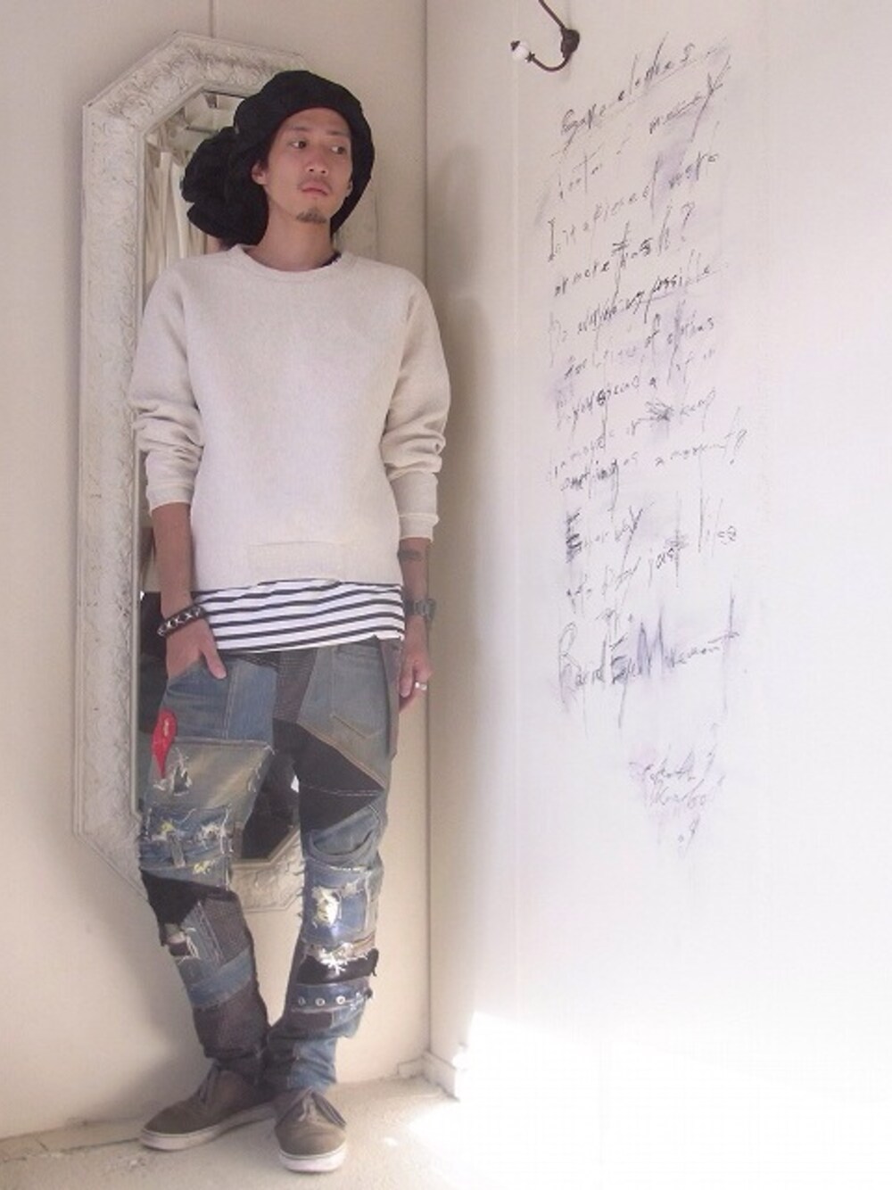 「MACARONIC、Design Complicity、HUF、KROFUNE、デニム」｜「design complicityのBONDING SWEAT PULLOVER A（スウェット、ホワイト系）」を使った、staffさん（メンズ・170cm）の夏コーディネートの1枚目の写真