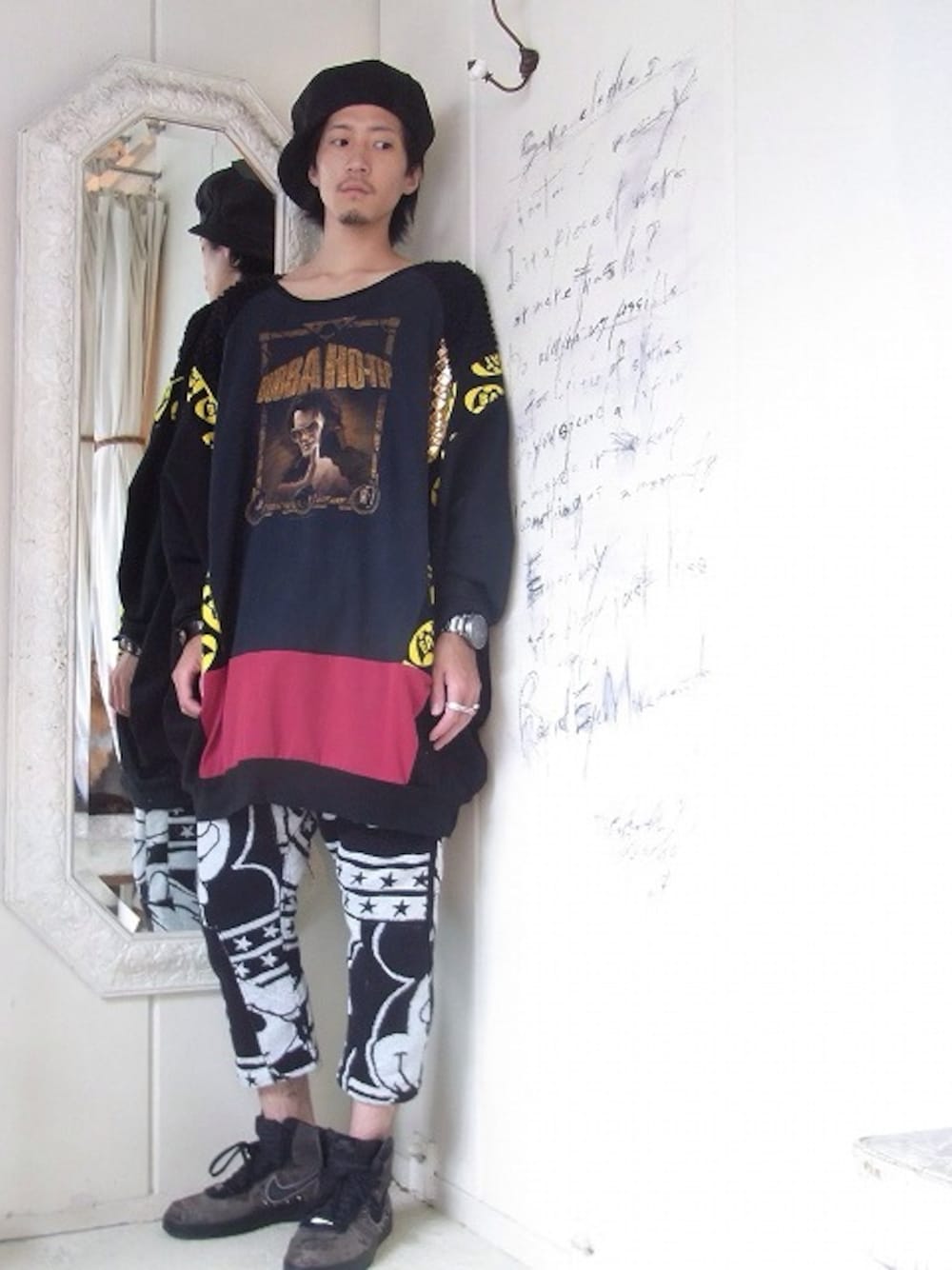 「MACARONIC、hirosige sayoko、KROFUNE、NIKE、秋のコーデ」｜「hirosige sayokoの切り替えカットソー（Tシャツ/カットソー、ブラック系）」を使った、staffさん（メンズ・170cm）の秋コーディネートの1枚目の写真